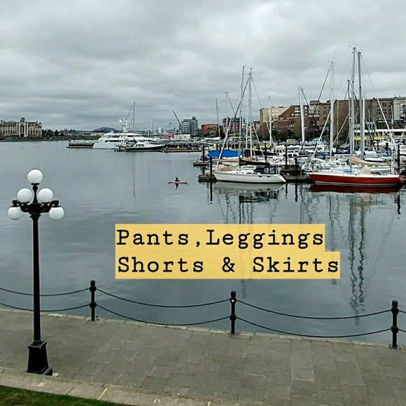 Pants, Jeans, & Leggings Capris Athletic - Picture 2 of 2